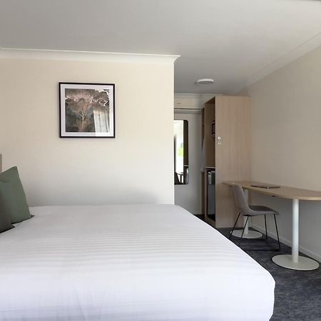 The Phoenix Artesian Spa Resort And Accommodation 모리 외부 사진