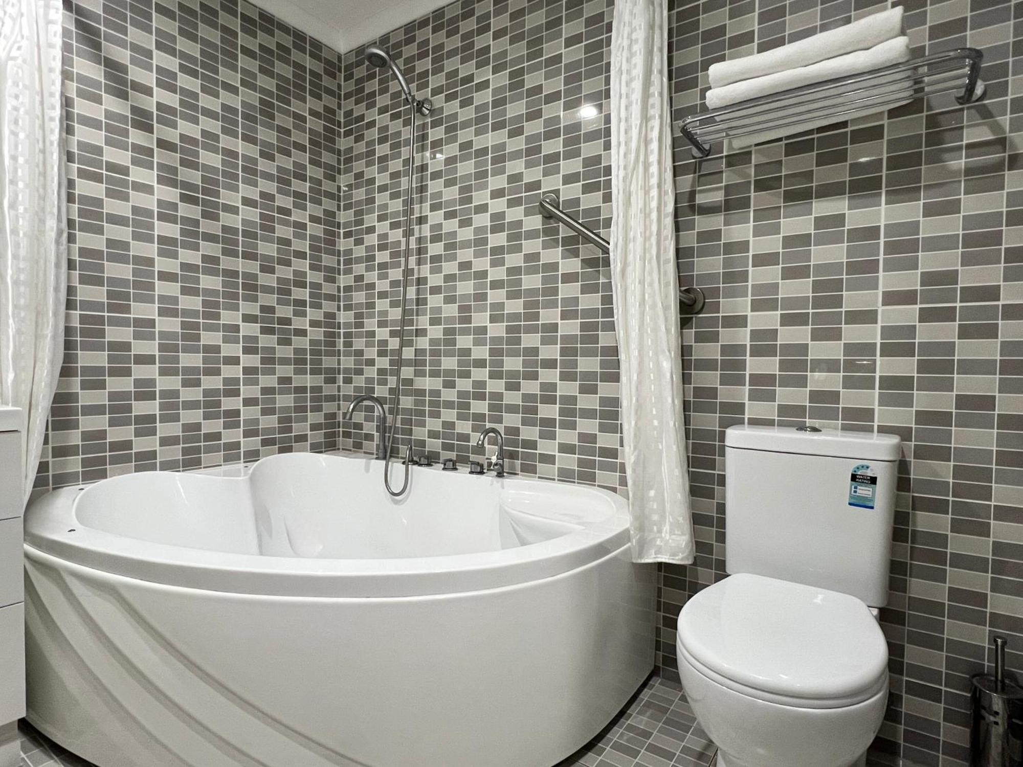 The Phoenix Artesian Spa Resort And Accommodation 모리 외부 사진
