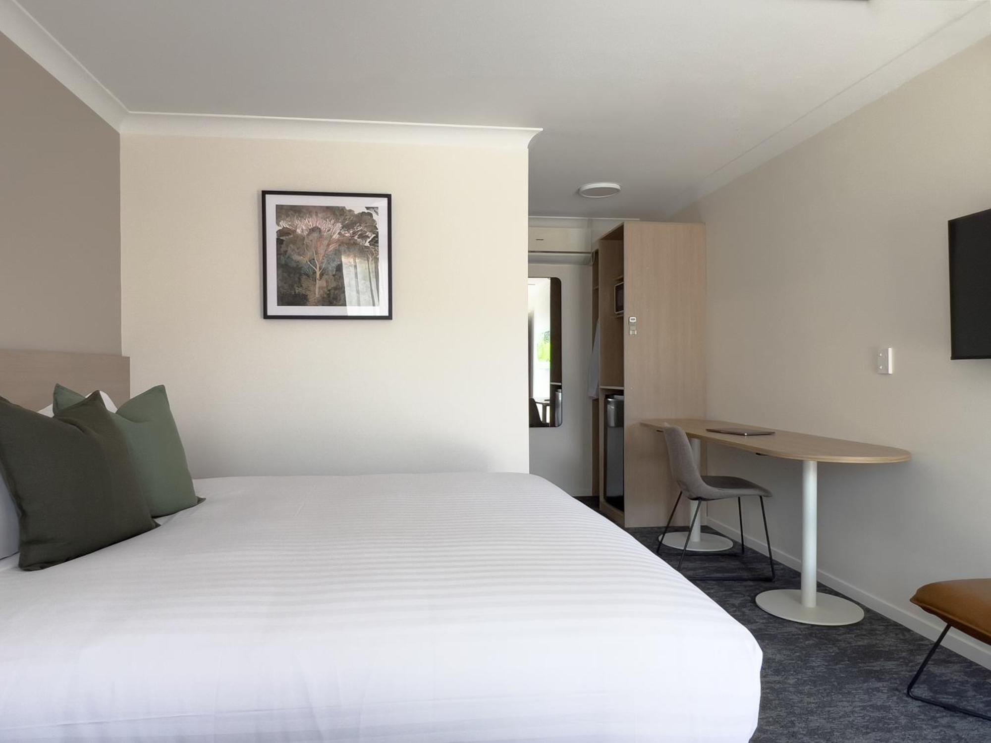 The Phoenix Artesian Spa Resort And Accommodation 모리 외부 사진