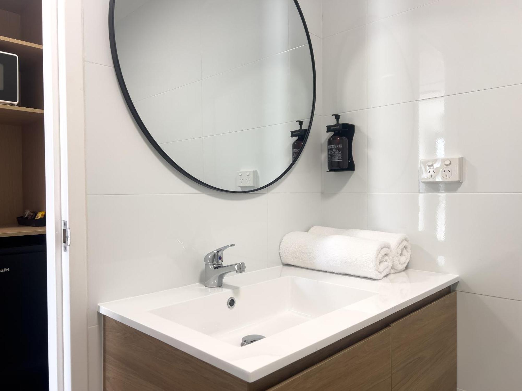 The Phoenix Artesian Spa Resort And Accommodation 모리 외부 사진