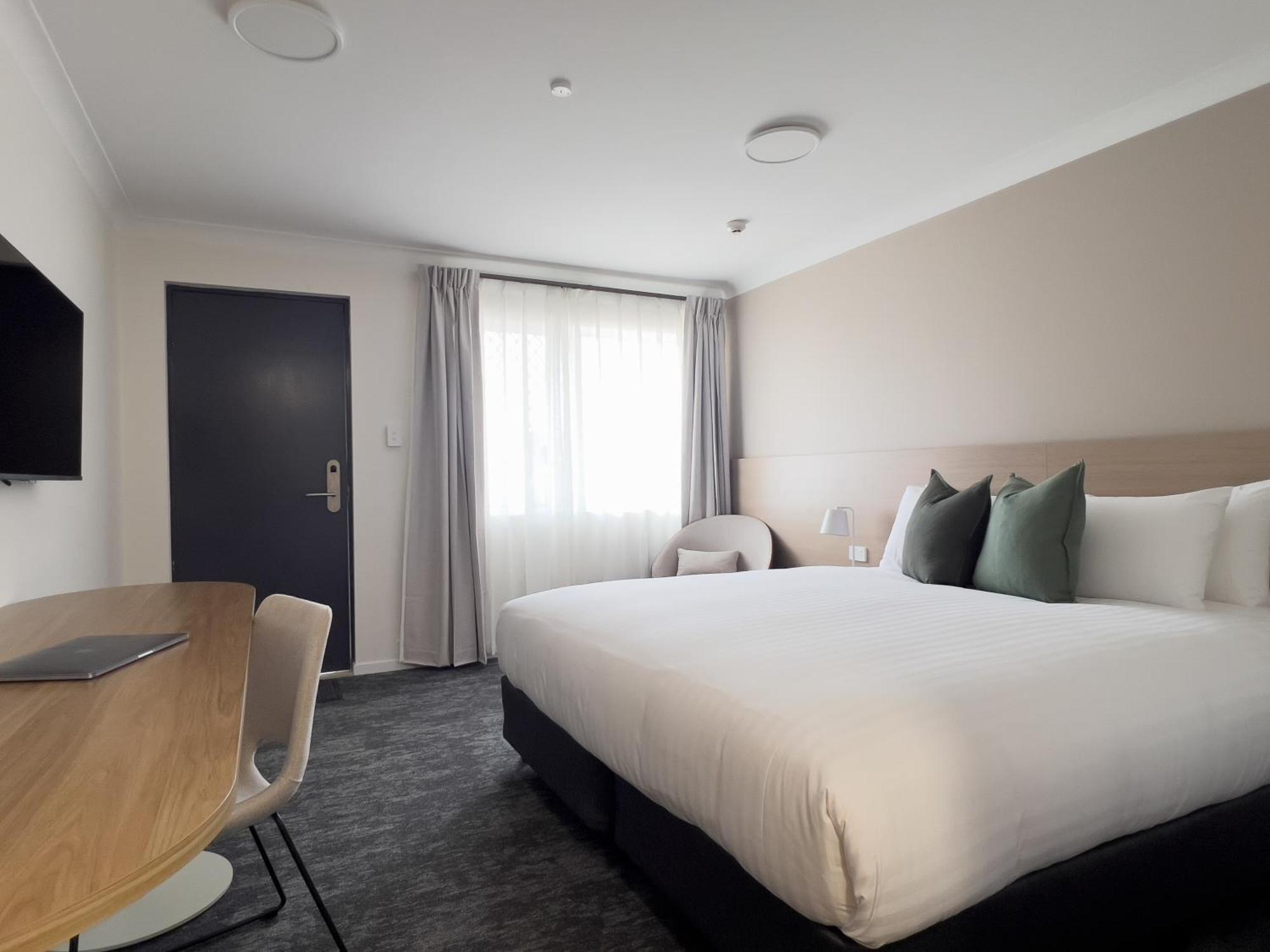 The Phoenix Artesian Spa Resort And Accommodation 모리 외부 사진