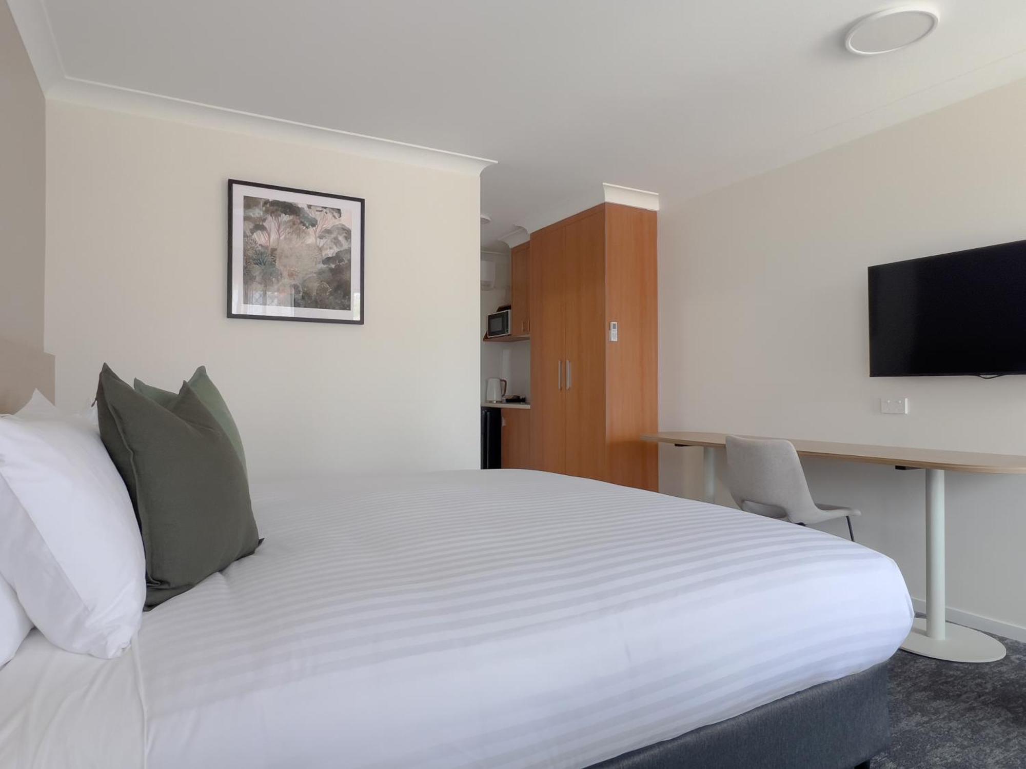 The Phoenix Artesian Spa Resort And Accommodation 모리 외부 사진