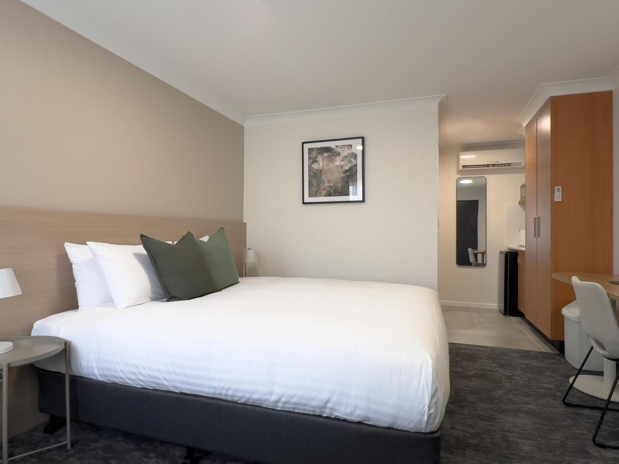 The Phoenix Artesian Spa Resort And Accommodation 모리 외부 사진