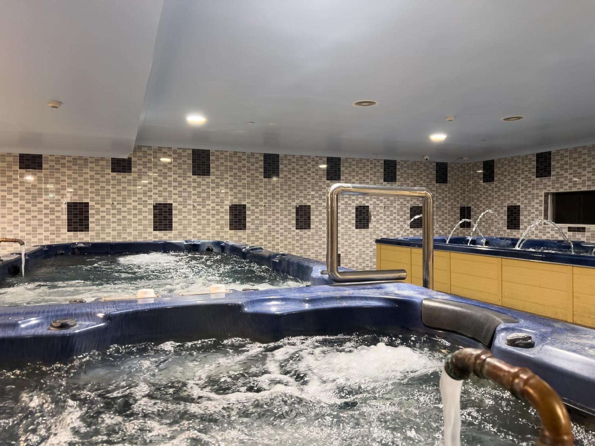 The Phoenix Artesian Spa Resort And Accommodation 모리 외부 사진