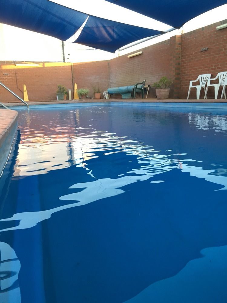 The Phoenix Artesian Spa Resort And Accommodation 모리 외부 사진